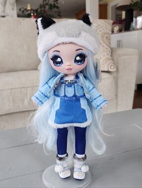 🐺 MGA Entertainment Na Na Na Surprise Teens 11" Fashion Doll Alaska Frost